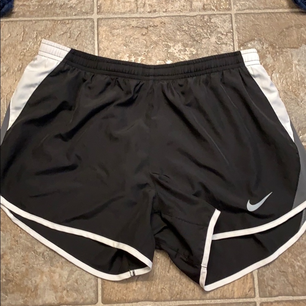 Nike women’s running shorts medium